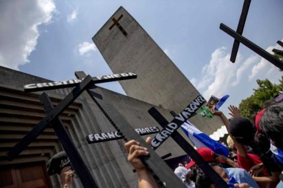 La Policía nicaragüense irrumpe en la catedral de Managua