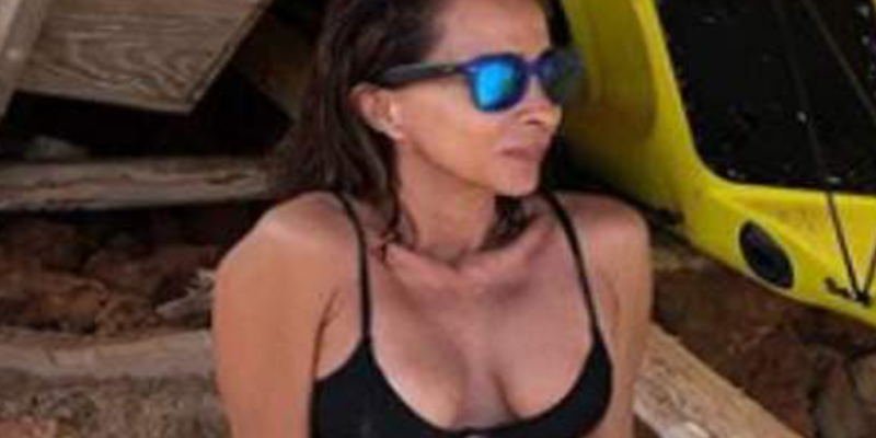 Las redes 'despellejan' a Mar&iacute;a Pati&ntilde;o por este espantoso posado en bikini