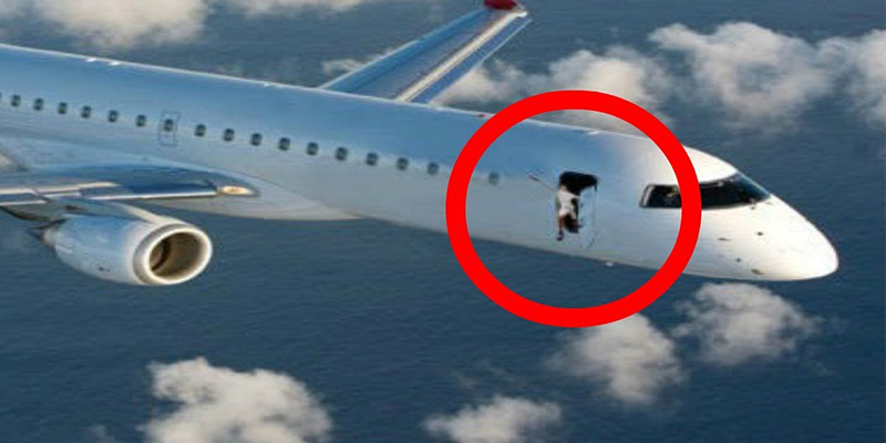 Un pasajero abre la salida de emergencia del avi&oacute;n, confundi&eacute;ndolo con el v&aacute;ter
