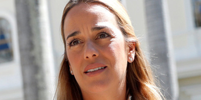 Lilian Tintori, esposa del líder opositor venezolano Leopoldo López, y su hija menor ya están en España