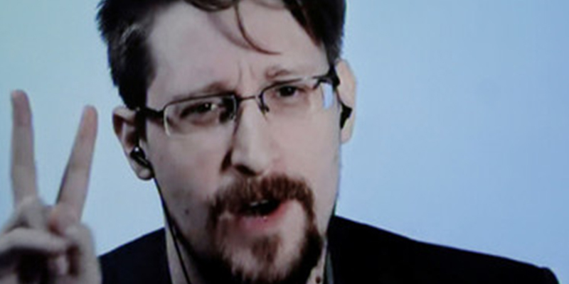 El antiguo empleado de la CIA Snowden, alerta ante lo que &eacute;l denomina el esquema de control social m&aacute;s efectivo de la historia