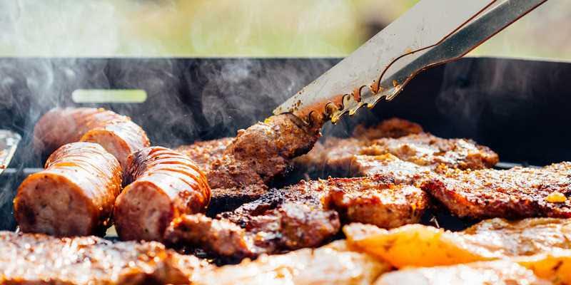 Mujer pasa del veganismo radical a la obsesi&oacute;n por la carne