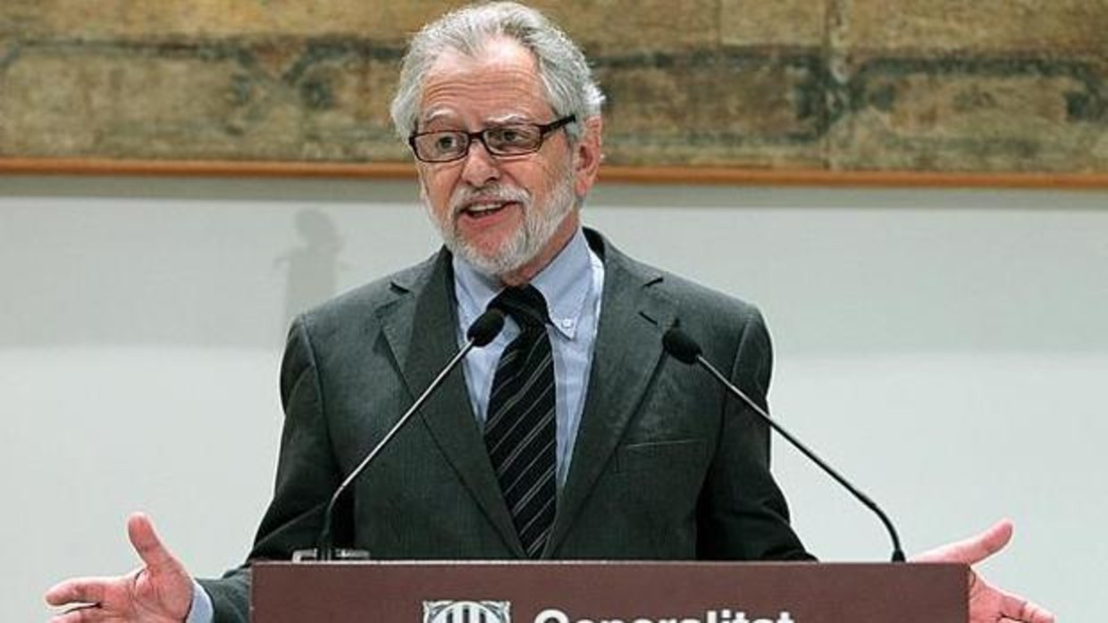 Carles Viver i Pi Sunyer, arquitecto jur&iacute;dico del 'proc&eacute;s', propon&iacute;a deportar a los funcionarios espa&ntilde;oles que trabajan en Catalu&ntilde;a