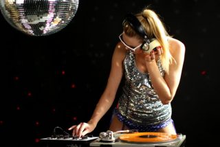&iexcl;Atenci&oacute;n DJs!: &iquest;Sab&eacute;is qu&eacute; es y para qu&eacute; sirve una puerta de ruido?