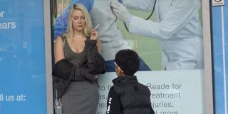 &iquest;Dar&iacute;as fuego al ni&ntilde;o fumador o le quitar&iacute;as el cigarrillo?