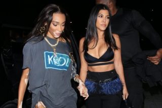 Kourtney Kardashian y Winnie Harlow entran cogidas de la mano al cumplea&ntilde;os de la estrella de KUWTK
