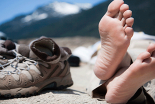 Camino de Santiago: &iquest;Qu&eacute; calzado es mejor? &iquest;Bota o zapatilla?