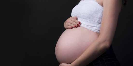 El ins&oacute;lito caso de la colombiana embarazada de dos hombres a la vez