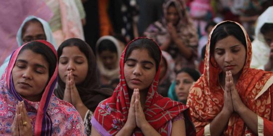 Una ni&ntilde;a cristiana paquistan&iacute; es raptada, convertida al islam y obligada a casarse