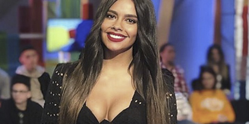 Cristina nos ense&ntilde;a sus &lsquo;Pedroches&rsquo; con este s&uacute;per escote que le queda genial