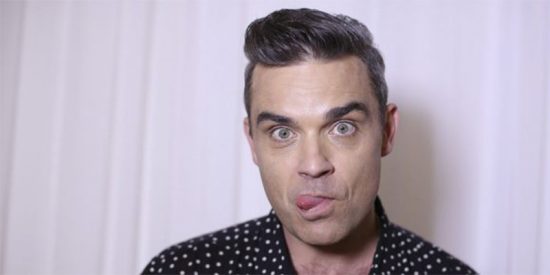 Robbie Williams contrata a un guardaespaldas las 24 horas por temor a que le 'violen' los extraterrestres
