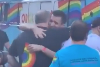 Fracaso estrepitoso de audiencia del Orgullo Gay en Telemadrid mientras su director se da abrazos (y contratos) con Ferreras