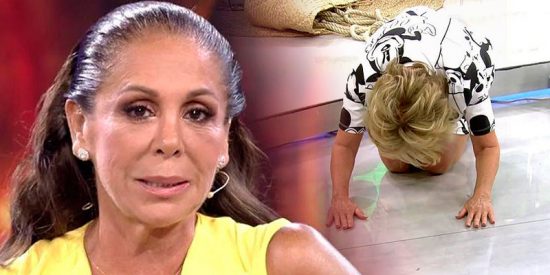 Mila Xim&eacute;nez rinde pleites&iacute;a a Isabel Pantoja poni&eacute;ndose de rodillas ante ella