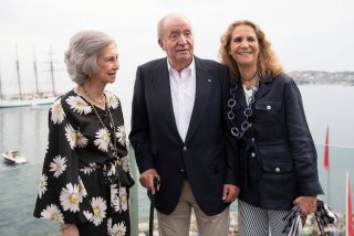 Arde Casa Real: Don Juan Carlos y Do&ntilde;a Sof&iacute;a desaf&iacute;an en p&uacute;blico a Do&ntilde;a Letizia con un gesto nunca visto