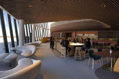 La empresa estadounidense Virgin Galactic muestra el espectacular interior del primer puerto espacial del mundo