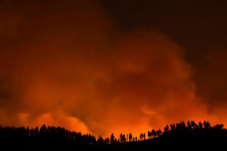 El devastador incendio que arrasa Gran Canaria provoca la evacuaci&oacute;n a m&aacute;s de 2.000 personas