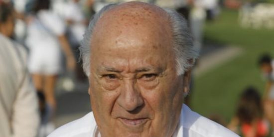 Las vacaciones de Amancio Ortega, el sexto hombre m&aacute;s rico del mundo: del bar al barquito