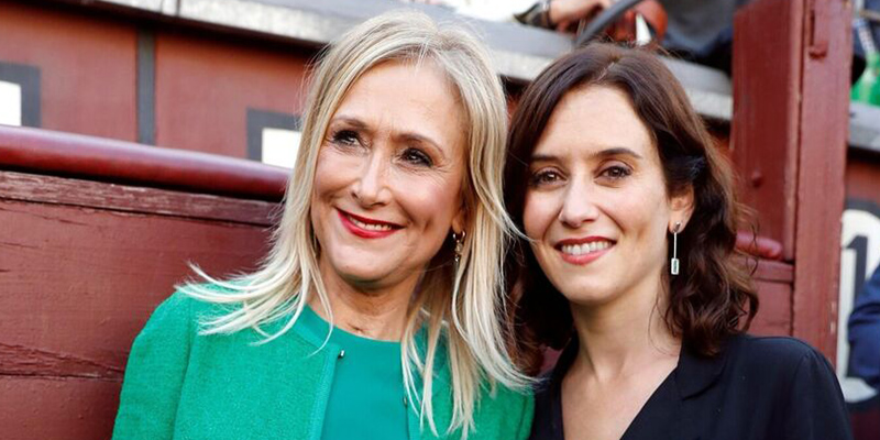 Cristina Cifuentes manda por Twitter un cabreado recado a su 'sucesora' Isabel Ayuso