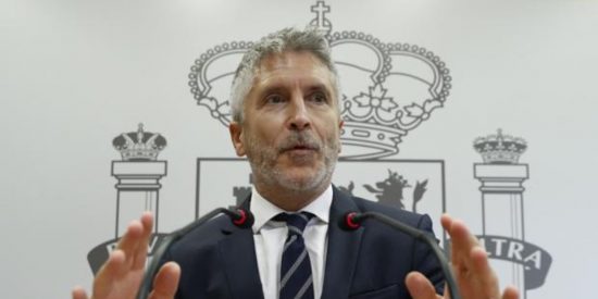 El ministro Grande-Marlaska no tiene verg&uuml;enza: "Cuando voy por la Gran V&iacute;a me paso la cartera al bolsillo delantero"