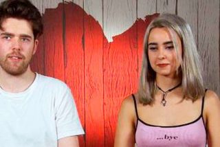 Ni te imaginas la parte del cuerpo que le pica a esta comensal de 'First Dates' cuando se pone nerviosa