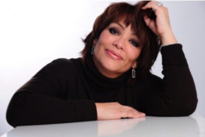 La periodista mexicana Karen Santamar&iacute;a se lleva el Santo al agua reivindicando el Camino de Santiago en Nueva Le&oacute;n