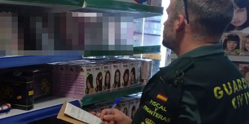 La Guardia Civil pilla un arsenal de v&iacute;deos porno en varios bazares chinos