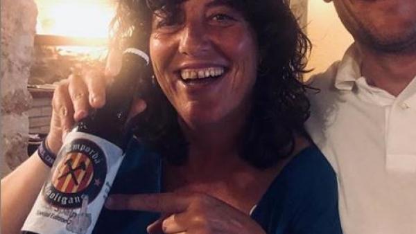 Teresa Jord&aacute;, consellera de Agricultura de la Generalitat de Catalu&ntilde;a promociona la cerveza 'Fuck Spain'