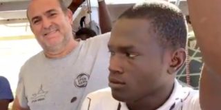 Cachondeo total con los 'menores' del Open Arms desembarcados en Italia: "Tienen más años que Morgan Freeman"