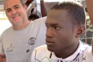 Cachondeo total con los 'menores' del Open Arms desembarcados en Italia: "Tienen m&aacute;s a&ntilde;os que Morgan Freeman"