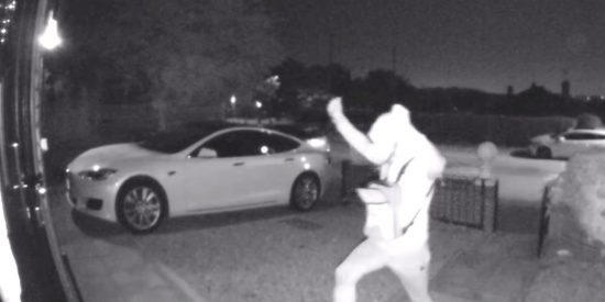 El truco de los cacos para para robar un Tesla de 100.000 euros en 30 segundos