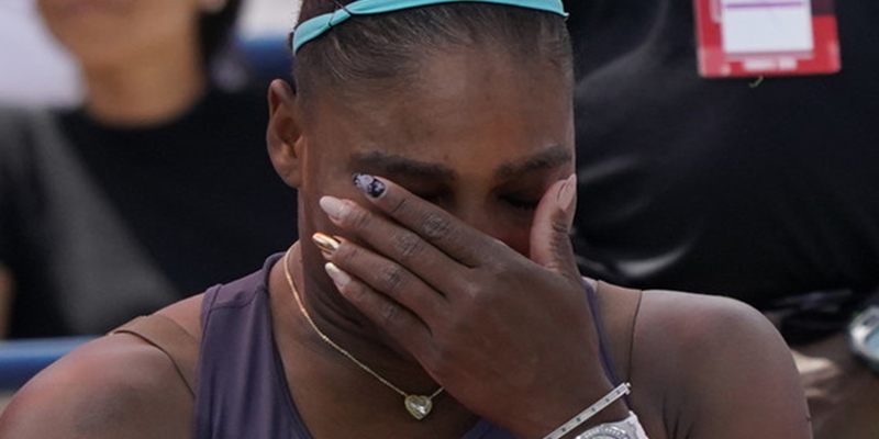 Serena Williams rompe a llorar tras abandonar la final de la Copa Rogers debido a una lesi&oacute;n