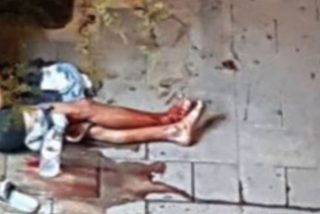 Barcelona 'Ciudad sin ley': lo encuentran desangr&aacute;ndose en la acera tras ser apu&ntilde;alado en pleno centro