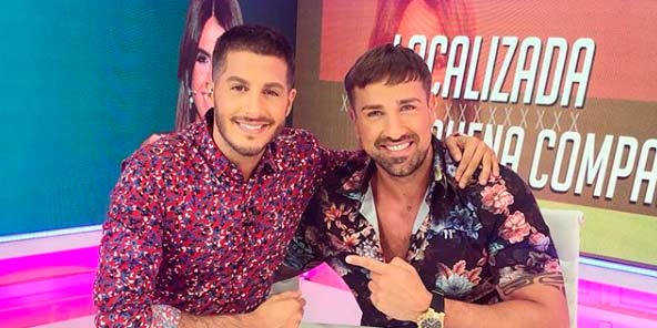 Nando Escribano, presentador de 'Cazamariposas', da un repaso memorable a Rafa Mora tras las declaraciones de su novia