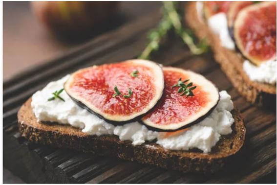 tosta con requeson o ricotta