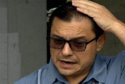 Las palomas se cobran venganza defecando a un pol&iacute;tico estadounidense mientras "las pone verdes" en un directo de televisi&oacute;n