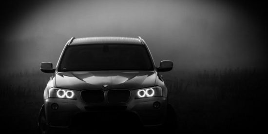 "Zumbado" empotra su coche a toda velocidad contra un centro comercial de Chicago