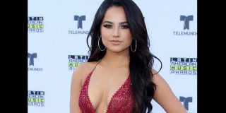 Becky G mojadita y con un bikini de infarto sube las temperaturas