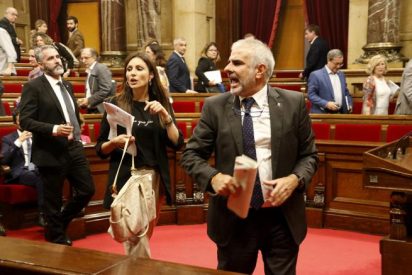 El esperp&eacute;ntico espect&aacute;culo en el Parlamento catal&aacute;n: Torrent permite jalear a los CDR mientras expulsa a Carrizosa (C's) por sacarle las verg&uuml;enzas a los golpistas