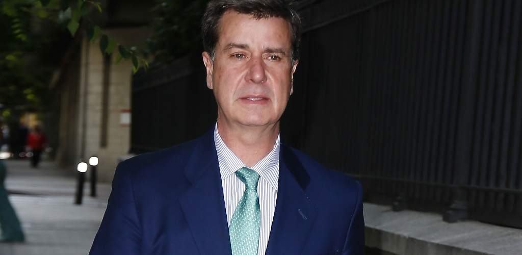 Cayetano Mart&iacute;nez de Irujo suspende la presentaci&oacute;n de su libro e ingresa de urgencia en el hospital