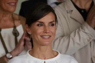 La reina Letizia 'se aprieta el cinturón' en su viaje a Cáceres y acaba arrasando en redes sociales
