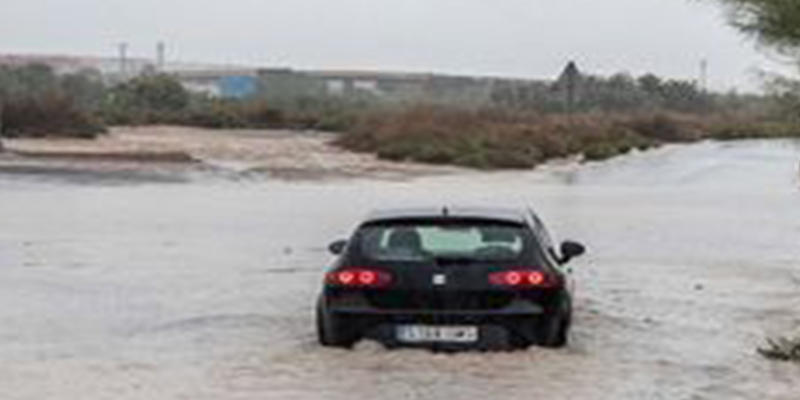 Dos hermanos mueren en un veh&iacute;culo arrastrado por el agua en Caudete, Albacete