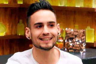 Adri&aacute;n descubre en 'First Dates' un nuevo tipo de mujer: "las chonis evolucionadas"