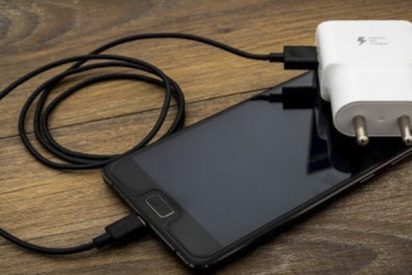 Una ni&ntilde;a muere tras explotar su m&oacute;vil: lo ten&iacute;a en la almohada mientras cargaba