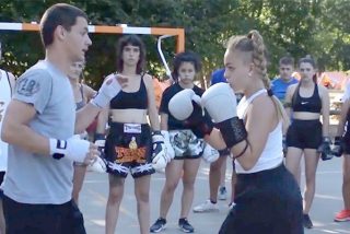 Cientos de fan&aacute;ticos podemitas participan en un campamento de culto a Marx, exaltaci&oacute;n de Lenin y 't&eacute;cnicas de combate'