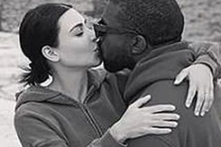 Kim Kardashian publica y borra despu&eacute;s esta foto 'comi&eacute;ndole los morros' a Kanye West