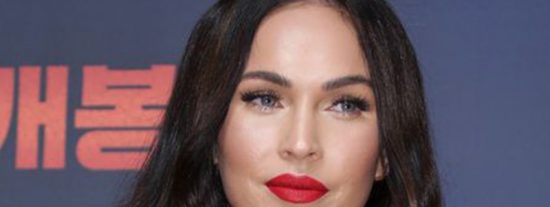 Megan Fox da esta explicación de por qué su hijo va con vestidos de niña al colegio