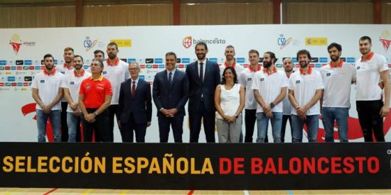 Bronca por la increíble manipulación de Mediaset del partido de España en favor de Pedro Sánchez y Pepu Hernández