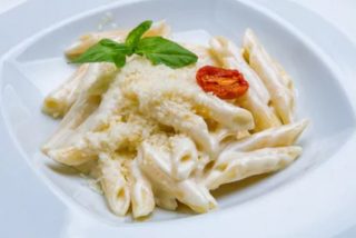 Pasta cuatro quesos f&aacute;cil