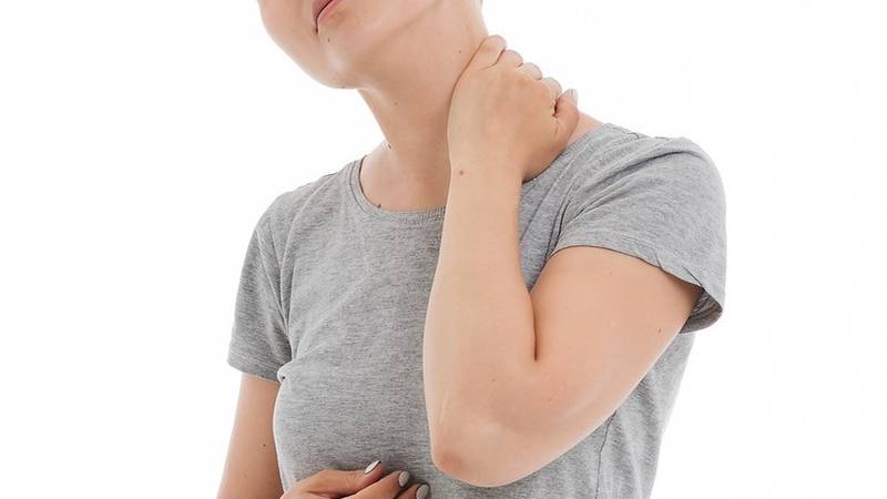 Así es el terrible drama de la mujer que no puede girar la cabeza hacia la izquierda sin poner en riesgo su vida