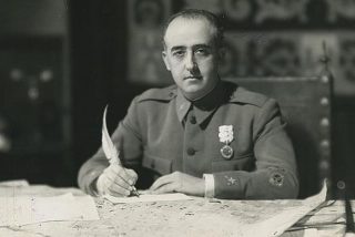 &iquest;Te acuerdas de cuando Franco ejerci&oacute; de periodista y firmaba con seud&oacute;nimo para cargar contra los masones?